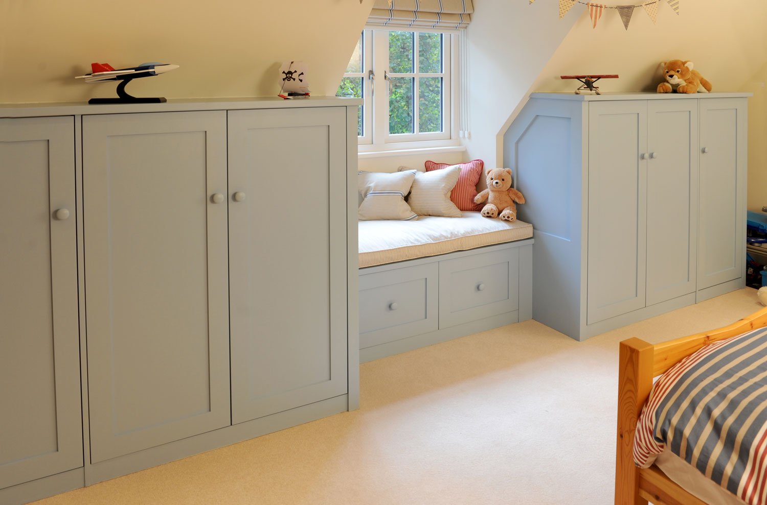bespoke-fitted-bedroom-cupboards-storage